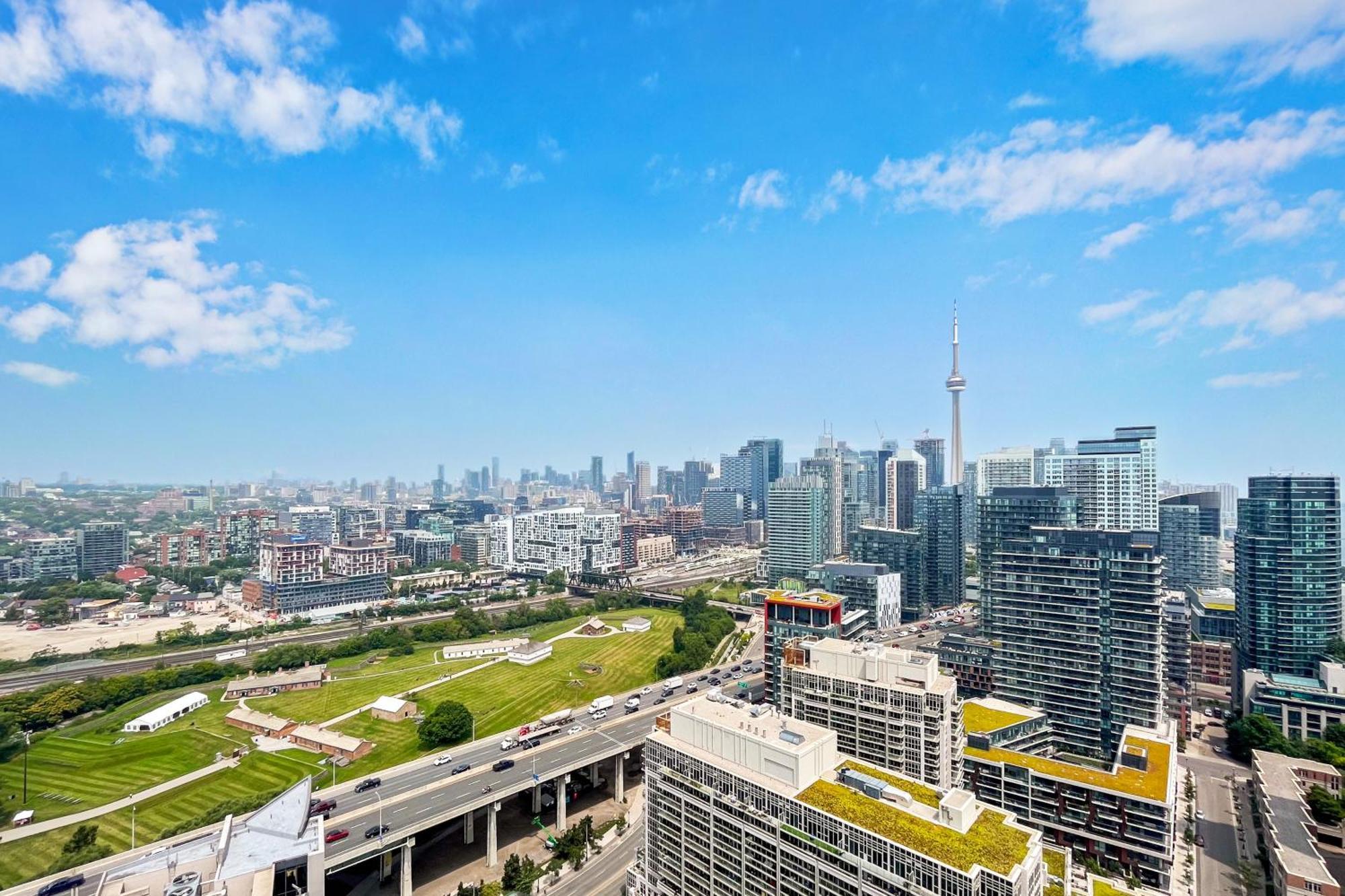 2 Bedroom Waterfront Condo Downtown W/ Free Parking Toronto Exterior foto